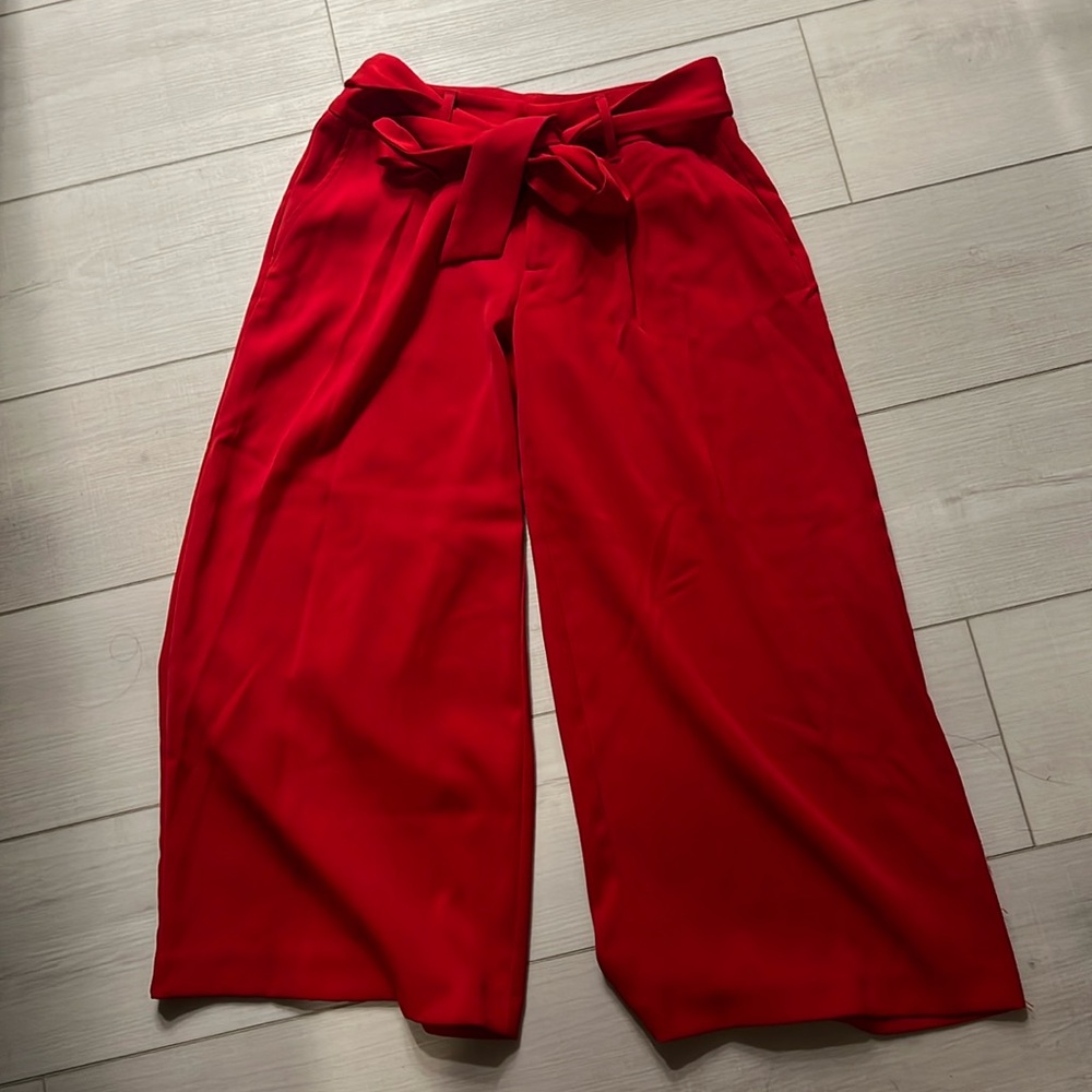 Red flare capris